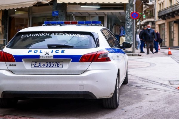 Σοκ στη Θεσσαλονίκη: 14χρονη άρπαξε σάντουιτς από ψητοπωλείο και έφαγε ξύλο από τον ιδιοκτήτη
