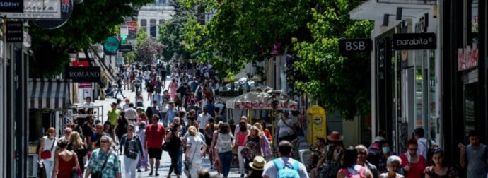 Θερινές εκπτώσεις 2025: «Κλείδωσε» η ημέρα που ξεκινούν – Το ωράριο των καταστημάτων – Η Κυριακή που θα είναι ανοιχτά