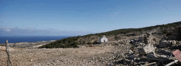 Θρίλερ στη Γαύδο: Τουρίστες βρήκαν πτώμα σε αποσύνθεση δίπλα στη θάλασσα