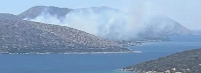 ΜΕΓΑΛΗ ΦΩΤΙΑ ΤΩΡΑ ΣΤΗΝ ΑΤΤΙΚΗ ΚΟΝΤΑ ΣΕ ΣΠΙΤΙΑ – ΣYNΑΓΕPΜΟΣ ΣΤΗΝ ΠΥΡΟΣΒΕΣΤΙΚΗ