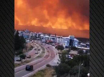 Καίγεται η Σμύρνη, βρέχει στάχτη στην Πάτμο – Πολλά μέτωπα σε όλη την Τουρκία