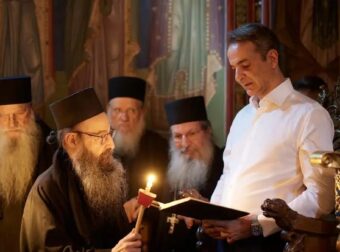 Κυριάκος Μητσοτάκης στο Άγιο Όρος: Η διανυκτέρευση μαζί με τον γιο του Κωνσταντίνο στην Ιερά Μονή Σίμωνος Πέτρας