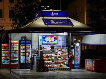 Επίσημο: Μόνο με ταυτότητα η αγορά αλκοόλ και τσιγάρων