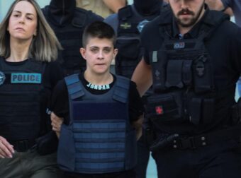 “ΓΙ ΑΥΤΟ ΣΚΟΤΩΝΑ ΜΟΝΟ ΚΟΡΙΤΣΙΑ” ΒΟΜΒΑ ΑΠΟ ΕΙΡΗΝΗ ΜΟΥPTZOYΚΟΥ