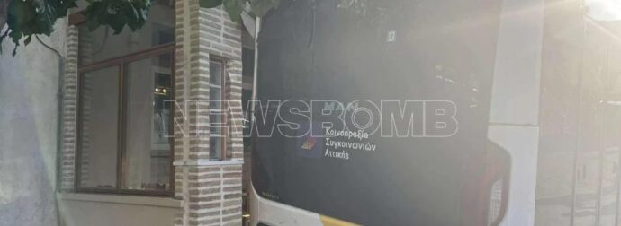 Λεωφορείο έπεσε σε κατάστημα – Σε σοκ ο οδηγός