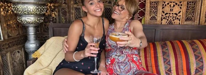 Συγκλονίζει η μάνα που έχασε ξαφνικά την κόρη της: «Μου είπε “Ξέρεις, μαμά, σ’ αγαπώ. Συγγνώμη, αντίο” και κατέρρευσε στην αγκαλιά μου»