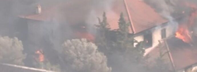 Κόλαση ΤΩΡΑ στην Κερατέα – Μπαράζ 112 για εκκενώσεις – Καίγονται σπίτια – Συγκλονιστικές εικόνες