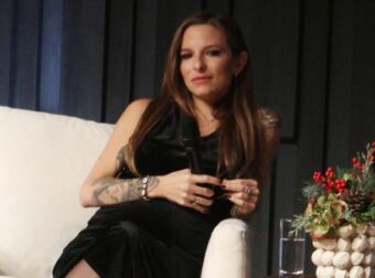 Εριέττα Κούρκουλου: Εμφανίστηκε με τσάντα από «δέρμα φρούτων» και προκάλσε πλήθος σχολίων – Αυτή είναι