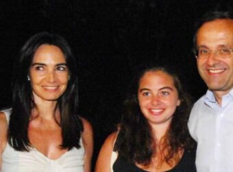 Κηδεία Λένας Σαμαρά: Βαρύ το κλίμα στο νεκροταφείο – Το συγκλονιστικό μήνυμα στο στεφάνι του πρωθυπουργού