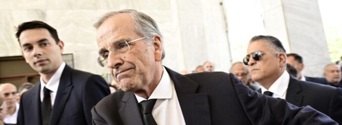 Κηδεία Λένας Σαμαρά: Συγκλονιστικές εικόνες αυτή τη στιγμή στο Νεκροταφείο – Έφτασε ο Αντώνης Σαμαράς μαζί με τον γιό του