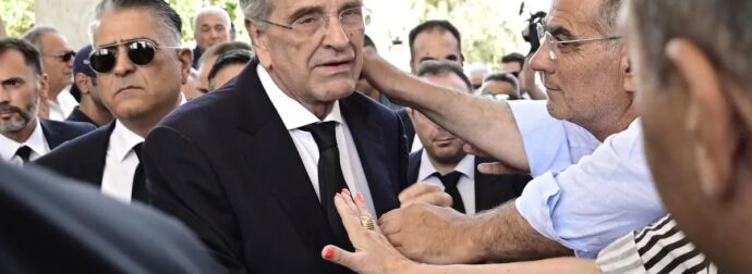 Κηδεία Λένας Σαμαρά: Καταρρακωμένος ο Αντώνης Σαμαράς και η σύζυγός του, Γεωργία – Η λέξη που ψέλλισε