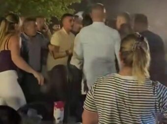 Γωγώ Τσαμπά: «Έφυγαν» καρέκλες σε εμφάνισή της στο Αγρίνιο – Πώς αντέδρασε η τραγουδίστρια