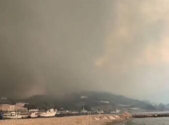 Έχουμε εγκλωβισμένους σε παραλίες από την πυρκαγιά