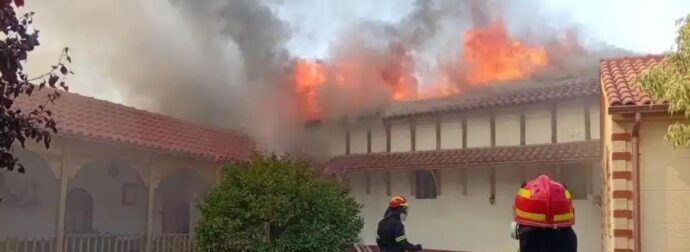 Τραγική η κατάσταση: Καίγεται η Ιερά Μονή Αγίου Νικολάου Μπάλα