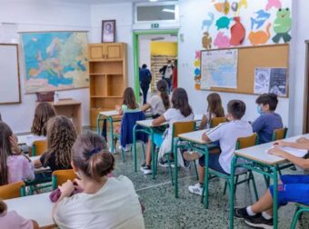 ΕΣΚΑΣΕ ΤΩΡΑ Πότε ανοίγουν τα σχολεία το 2025 και τι ώρα θα γίνει ο αγιασμός