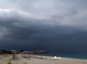Καιρός: Αλλάζει από το απόγευμα – Έρχονται μπόρες και καταιγίδες – Ποιες περιοχές επηρεάζονται