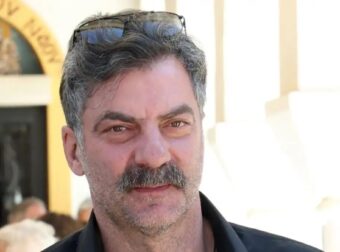 ΕΚΤΑΚΤΗ ΚΑΚΗ ΕΙΔΗΣΗ ΓΙΑ ΤΟΝ ΗΘΟΠΟΙΟ ΣΤΑΘΗ ΜΑΝΤΖΩΡΟ – ΒΓΗΚΕ ΚΑΙ ΤΟ ΕΙΠΕ Ο ΠΑΤΕΡΑΣ ΤΟΥ – «ΟΙ ΠΙΘΑΝΟΤΗΤΕΣ ΝΑ ΞΥΠΝΗΣΕΙ ΕΙΝΑΙ…»