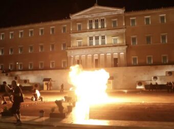 EKTAKTO TΩΡΑ – TPOMOΣ ΣΤΟ ΣΥΝΤΑΓΜΑ – ΕΠΕΙΣΟΔΙΑ ΓΙΑ ΤΑ ΤΕΜΠΗ