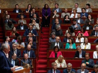 ΕΠΕΣΕ Η ΚΥΒΕΡΝΗΣΗ ΤΗΣ ΓΑΛΛΙΑΣ