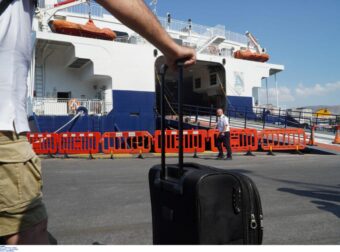 ΣΥΜΒΑΙΝΕΙ ΤΩΡΑ: ΣΟΚ ΓΙΑ 64 ΕΠΙΒΑΤΕΣ ΠΛΟΙΟΥ ΣΤΟΝ ΠΕΙΡΑΙΑ – ΤΙ ΕΧΕΙ ΣΥΜΒΕΙ