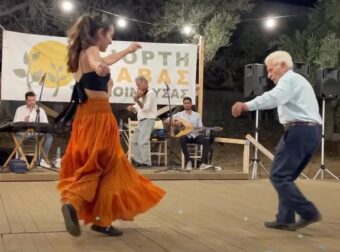 Σχοινούσα: Πέθανε ο 92χρονος Γιώργος Κωβαίος, που συγκίνησε με τον χορό με την εγγονή του