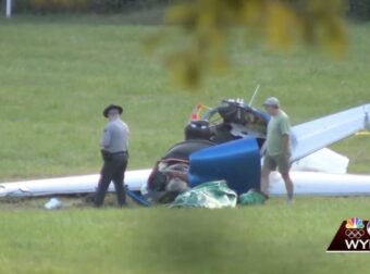 ΘΡΗΝΟΣ ΤΩΡΑ: ΣΥΝΤΡΙΒΗ ΑΕΡΟΠΛΑΝΟΥ – ΟΛΟΙ ΝΕΚΡΟΙ, ΑΝΑΜΕΣΑ ΤΟΥΣ ΠΑΣΙΓΝΩΣΤΟΣ ΤΡΑΓΟΥΔΙΣΤΗΣ