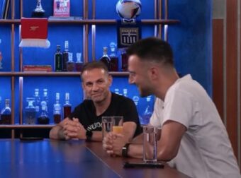 Ντέμης Νικολαΐδης: Με παγωμένο χαμόγελο στην πρώτη τηλεοπτική εμφάνιση μετά τον θάνατο της Αλεξάνδρας Νικολαΐδου