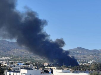 Μεγάλη φωτιά τώρα σε εργοστάσιο στην Αττική – Ήχησε το 112