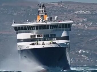 ΕΚΤΑΚΤΗ ΕΙΔΗΣΗ ΓΙΑ ΤΟ BLUE STAR NAXOS, EΦΥΓΕ ΑΠΟ ΤΗΝ ΠΑΡΟ ΓΕΜΑΤΟ ΚΟΣΜΟ – ΔΙΝΕΙ ΜΑΧΗ ΜΕ ΑΓΡΙΑ ΚΥΜΑΤΑ ΚΑΙ ΜΠΟΦΟΡ