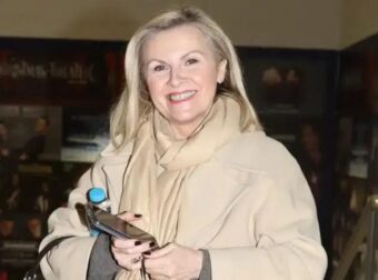 Πέθανε ενώ έβλεπε τηλεόραση…»: Θρήνος για την Άννα Χατζησοφιά ραγίζει καρδιές στο τελευταίο αντίο… «Πέρασε στην αιωνιότητα»