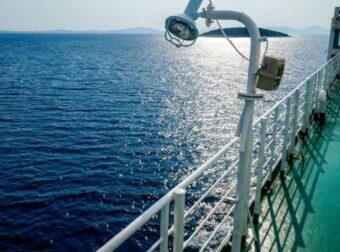 Συναγερμός σε πλοίο με 303 επιβάτες