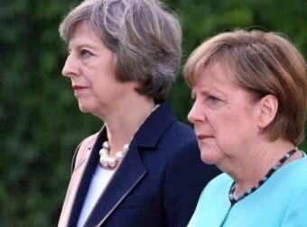 Γιατί όλες οι γυναίκες μετά τα 50 κóβουν τα μαλλιά τους κοντά;