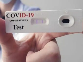 Το οξύ σύμπτωμα της νέας μετάλλαξης του κορονοιού: "Όλοι λένε ότι δεν υποφέρεται"