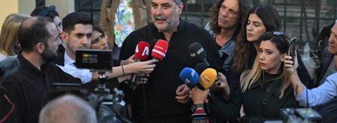 Το διέρρευσαν: Αυτή η πασίγνωστη γυναίκα βρισκόταν μέσα στο σπίτι του Μπισμπίκη και άνοιξε στους αστυνομικούς – Είπε ότι είναι… κόρη του