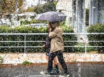 Αγριεύει κι άλλο ο καιρός: Έρχονται ΧΙΟΝΙΑ από αύριο – Προειδοποιούν για έντονα φαινόμενα 3 μετεωρολόγοι – Χάρτες με τις «κόκκινες» περιοχές