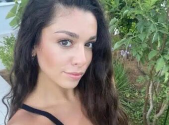 Έχει πάρει το βλέμμα του – Αυτή είναι η καλλονή 22χρονη κόρη πασίγνωστου Έλληνα τραγουδιστή που απέκτησε μετά τον δεύτερο γάμο του