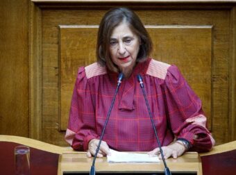 ΕΚΤΑΚΤΟ – Χαμός στη Βουλή – Διεκόπη η συνεδρίαση, λιποθύμησε γνωστή βουλευτής – Έντονη ανησυχία για την κατάσταση της