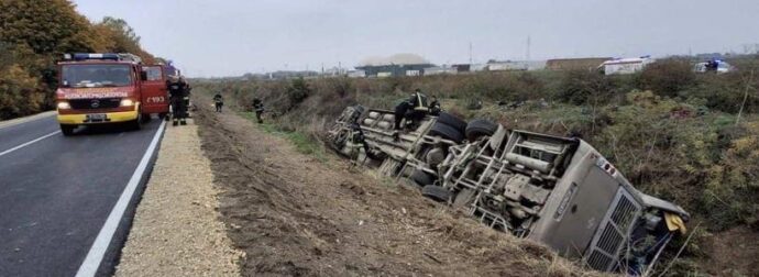 Τραγωδία Τώρα: Πολλοί νεκροί, δεκάδες τραυματίες σε Φpικτό Tpοχαίο με Λεωφορείο
