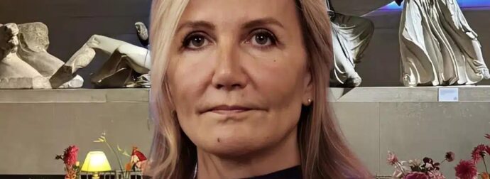 Έξαλλη η Μαρέβα με το δείπνο μπροστά στην αίθουσα των γλυπτών του Παρθενώνα