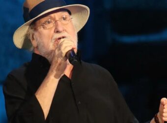 Μαθεύτηκε μια μέρα πριν την κηδεία του: Οι τελευταίες στιγμές του Διονύση Σαββόπουλου και η επιθυμία που δεν ολοκλήρωσε