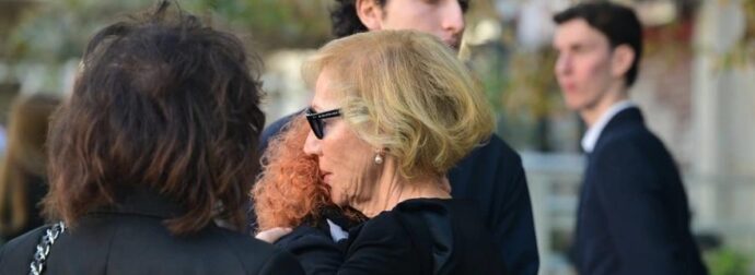 «Ένιωθα έναν κόμπο στο λαιμό»: Ποιος είναι ο εγγονός και ο συνονόματος του Σαββόπουλου που συγκίνησε τους πάντες στον επικήδειό του