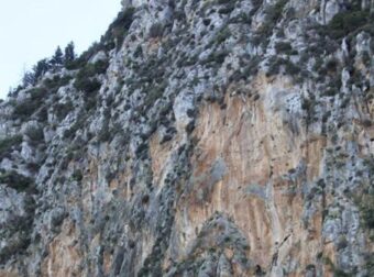 Τραγωδία: Λεωφορείο έπεσε σε γκρεμό 300 μέτρων – 16 νεκροί και δεκάδες τραυματίες