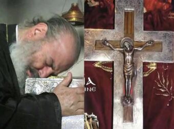 Όταν ο Αρχιεπίσκοπος Χριστόδουλος άγγιξε τον Τίμιο Σταυρό και ευωδίαζε