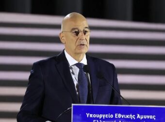 Μόλις το ανακοίνωσε ο Δένδιας – Μπαίνουν στο Στρατό οι γυναίκες το 2026 – Είναι επίσημο