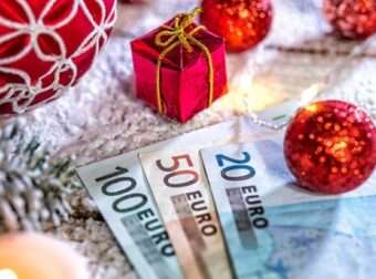 Αν είσαι παντρεμένος, ανύπαντρος, χήρος… δικαιούσαι το έκτακτο επίδομα 150 ευρώ για να πας διακοπές τα Χριστούγεννα