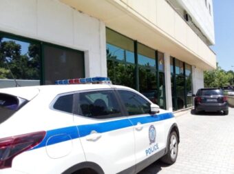 ΕΚΤΑΚΤΟ: Γνωστός γιατρός έπεσε ξαφνικά νεκρός στον δρόμο από ανακοπή καρδιάς!