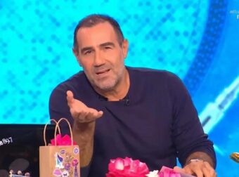 Ο Αντώνης Κανάκης είπε όσα δεν Toλμά κανείς μέσα σε 1 λεπτό κι Aπoθεώθnκε στην πρεμιέρα των «Ράδιο Αρβύλα»