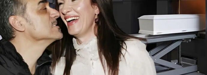 Σε κλίμα βαθιάς συγκίνησης η κηδεία της Κίλις Σφακιανάκη ήταν όλο δάκρυα και αναμνήσεις – Πήγε ο Νότης Σφακιανάκης;