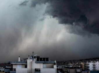 Έρχεται ακραία και επικίνδυνη καταιγίδα 48 ωρών – Οι 10 περιοχές που είναι στο «κόκκινο»