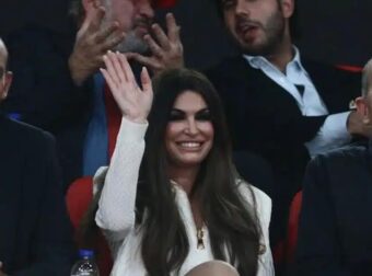 Η Κίμπερλι Γκιλφόιλ στο ΣΕΦ με τους αδελφούς Αγγελόπουλους – Χαμός με τα πόδια της